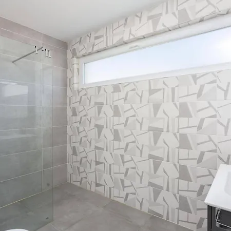 Dona Leonor By * Carvoeiro (Lagoa)