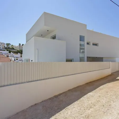 Villa Dona Leonor By *