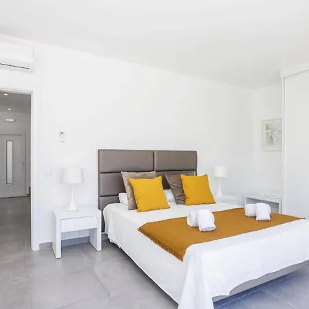 Dona Leonor By * Carvoeiro (Lagoa)