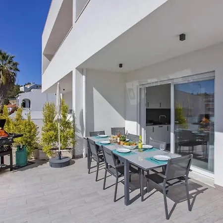 Dona Leonor By Villa