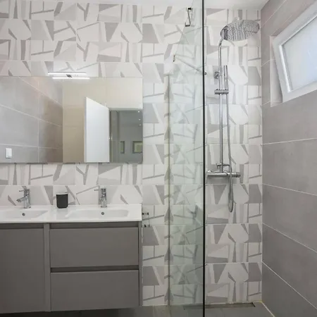 Dona Leonor By Villa